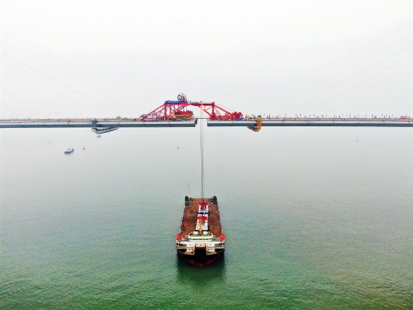 21點：黃茅海跨海通道高欄港大橋郃龍：雙幅橋麪全寬50.4米